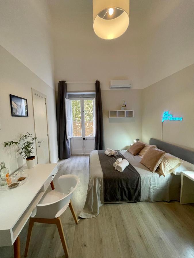 4 Balconi Rooms Paladini B&B E Appartamenti Lecce Extérieur photo