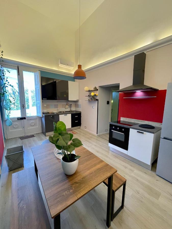 4 Balconi Rooms Paladini B&B E Appartamenti Lecce Extérieur photo