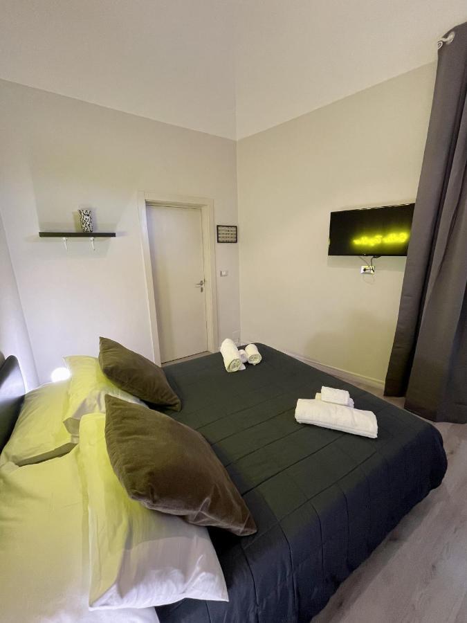4 Balconi Rooms Paladini B&B E Appartamenti Lecce Extérieur photo