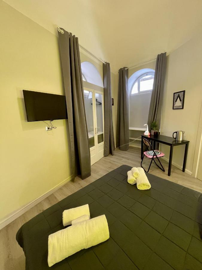 4 Balconi Rooms Paladini B&B E Appartamenti Lecce Extérieur photo