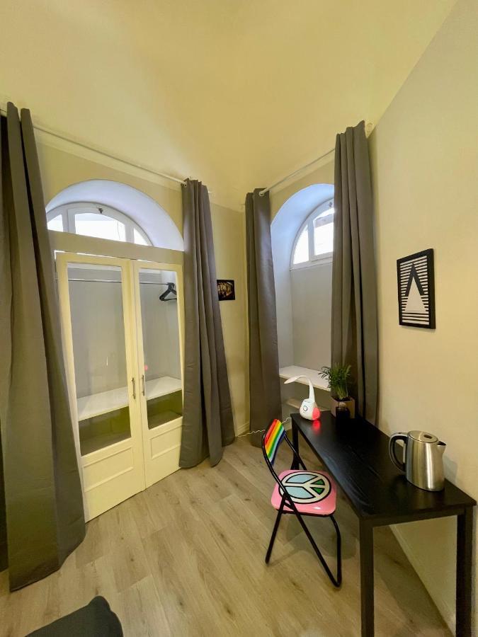 4 Balconi Rooms Paladini B&B E Appartamenti Lecce Extérieur photo