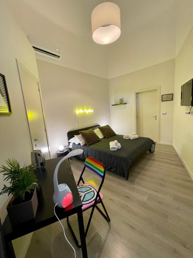 4 Balconi Rooms Paladini B&B E Appartamenti Lecce Extérieur photo