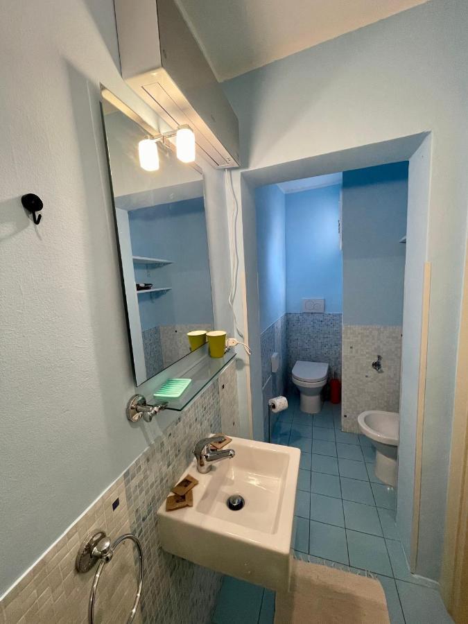 4 Balconi Rooms Paladini B&B E Appartamenti Lecce Extérieur photo