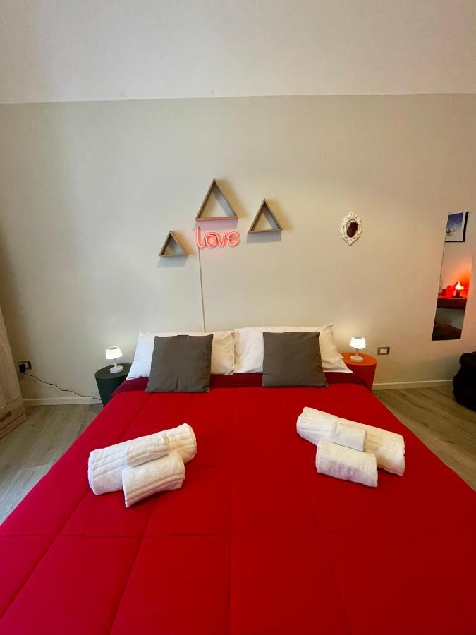 4 Balconi Rooms Paladini B&B E Appartamenti Lecce Extérieur photo