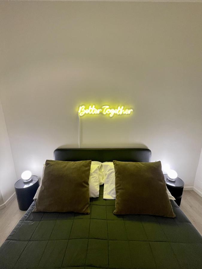 4 Balconi Rooms Paladini B&B E Appartamenti Lecce Extérieur photo