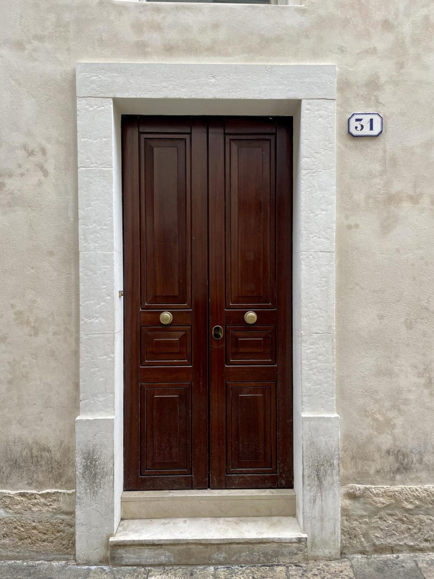 4 Balconi Rooms Paladini B&B E Appartamenti Lecce Extérieur photo