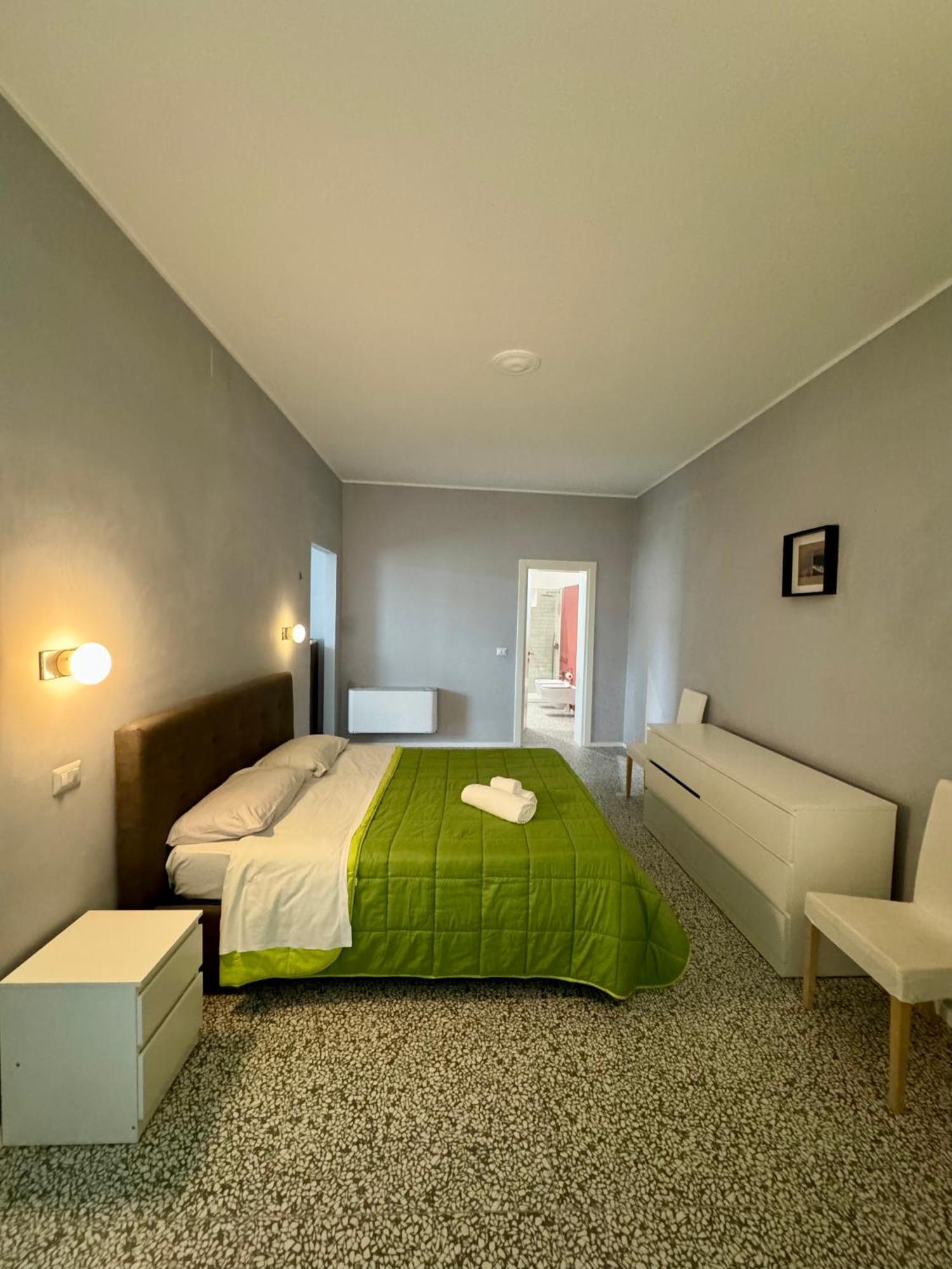 4 Balconi Rooms Paladini B&B E Appartamenti Lecce Extérieur photo