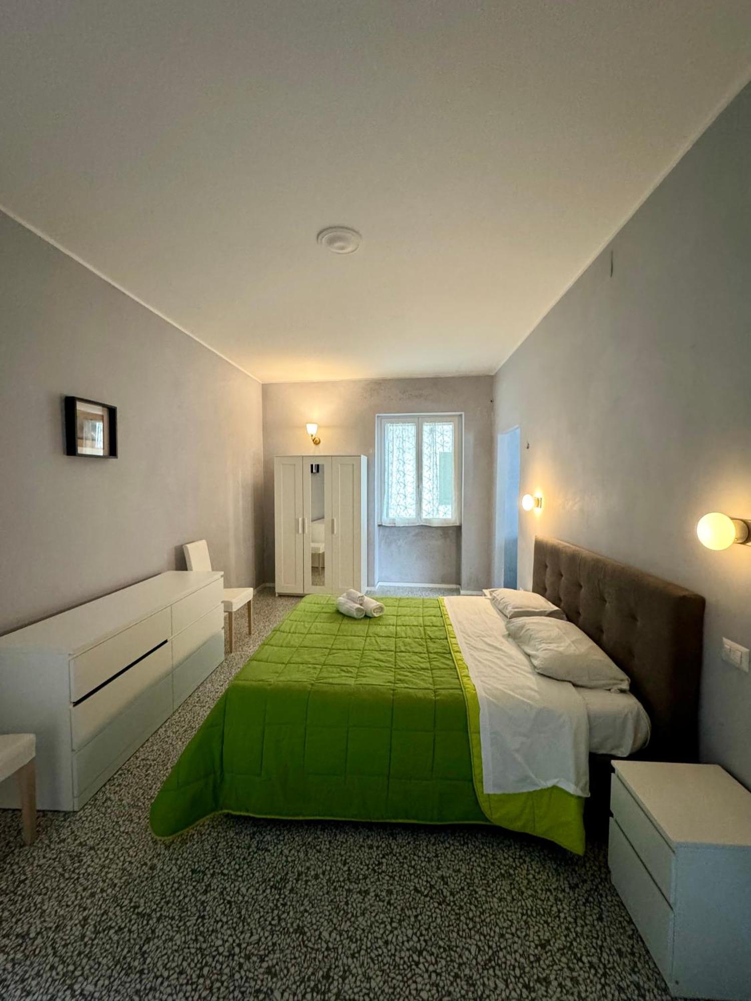 4 Balconi Rooms Paladini B&B E Appartamenti Lecce Extérieur photo