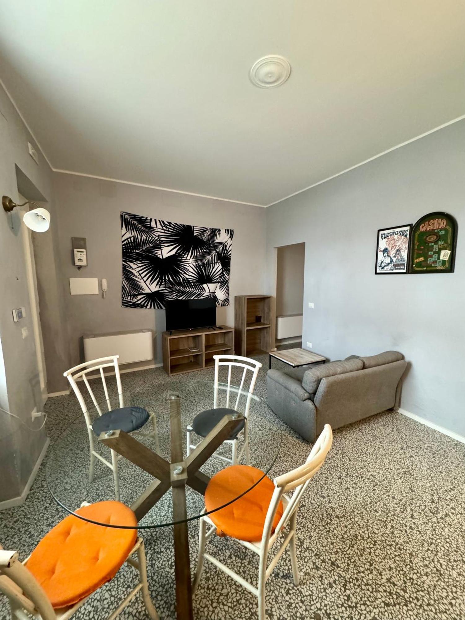 4 Balconi Rooms Paladini B&B E Appartamenti Lecce Extérieur photo