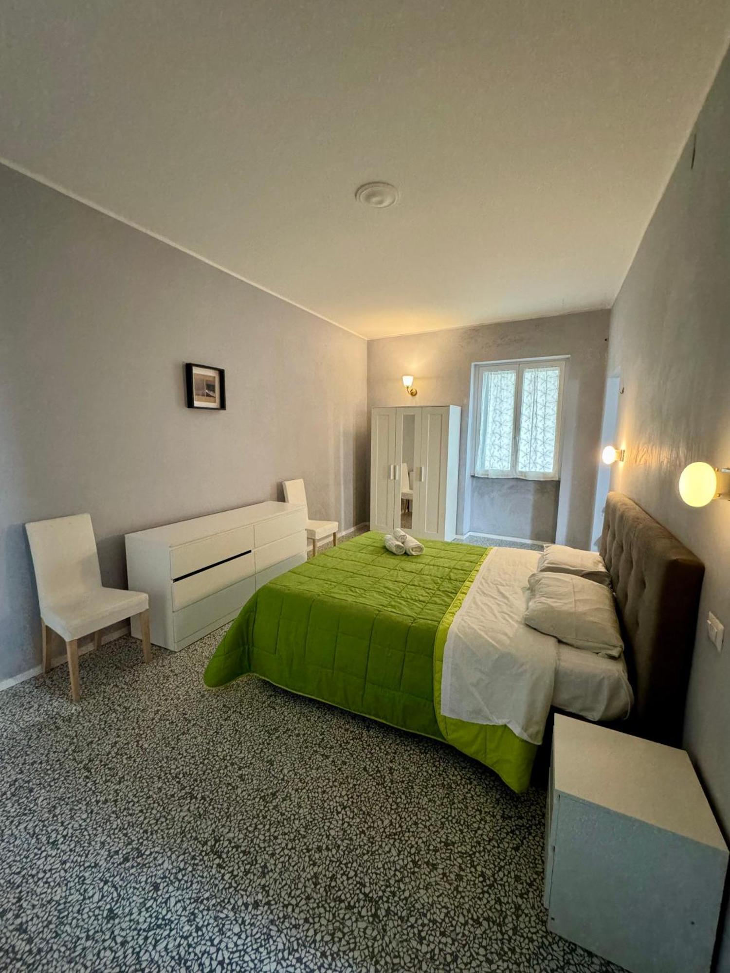4 Balconi Rooms Paladini B&B E Appartamenti Lecce Extérieur photo