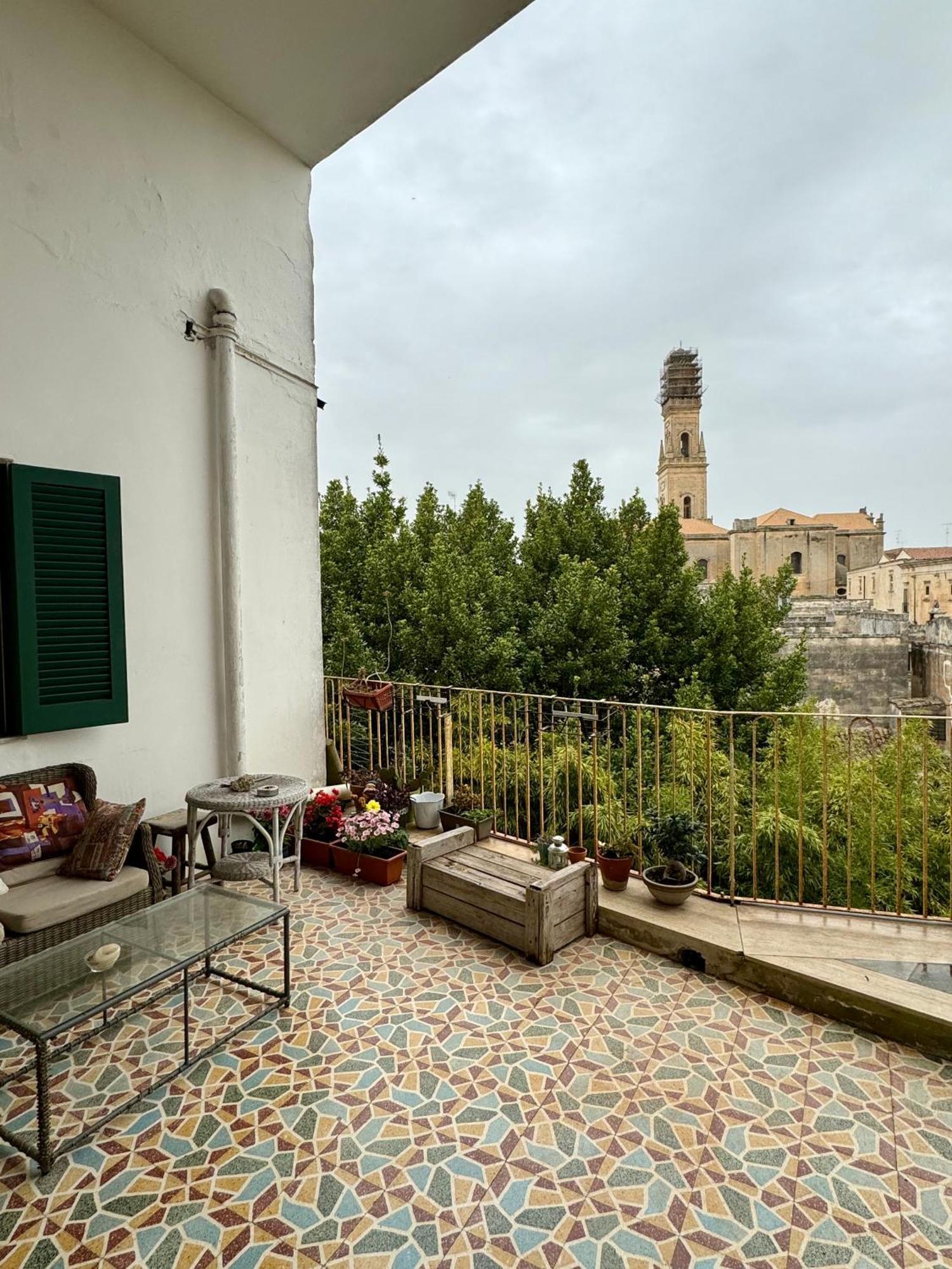 4 Balconi Rooms Paladini B&B E Appartamenti Lecce Extérieur photo