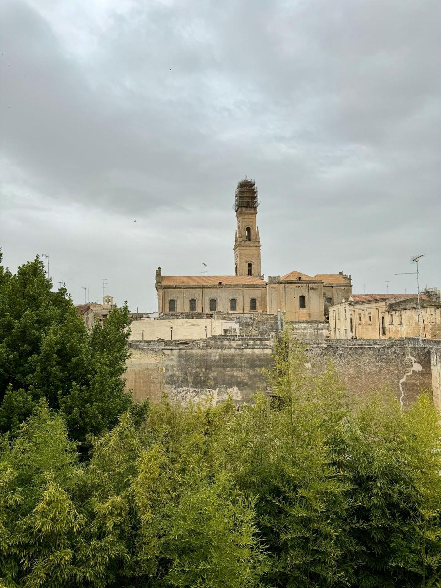 4 Balconi Rooms Paladini B&B E Appartamenti Lecce Extérieur photo