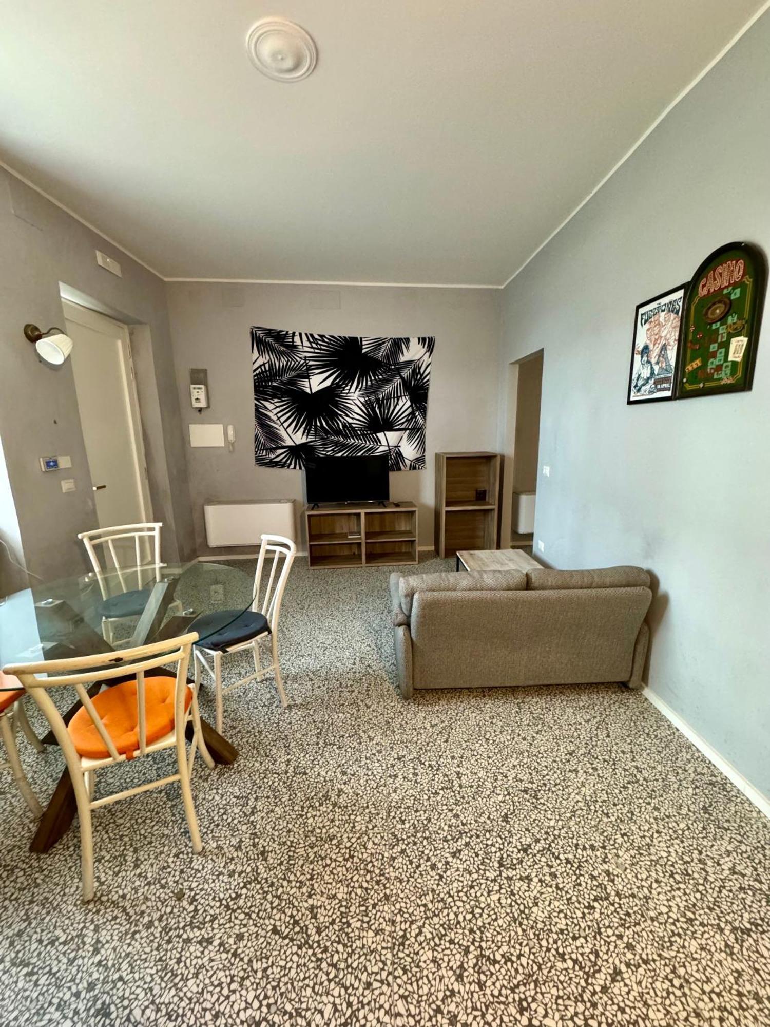 4 Balconi Rooms Paladini B&B E Appartamenti Lecce Extérieur photo